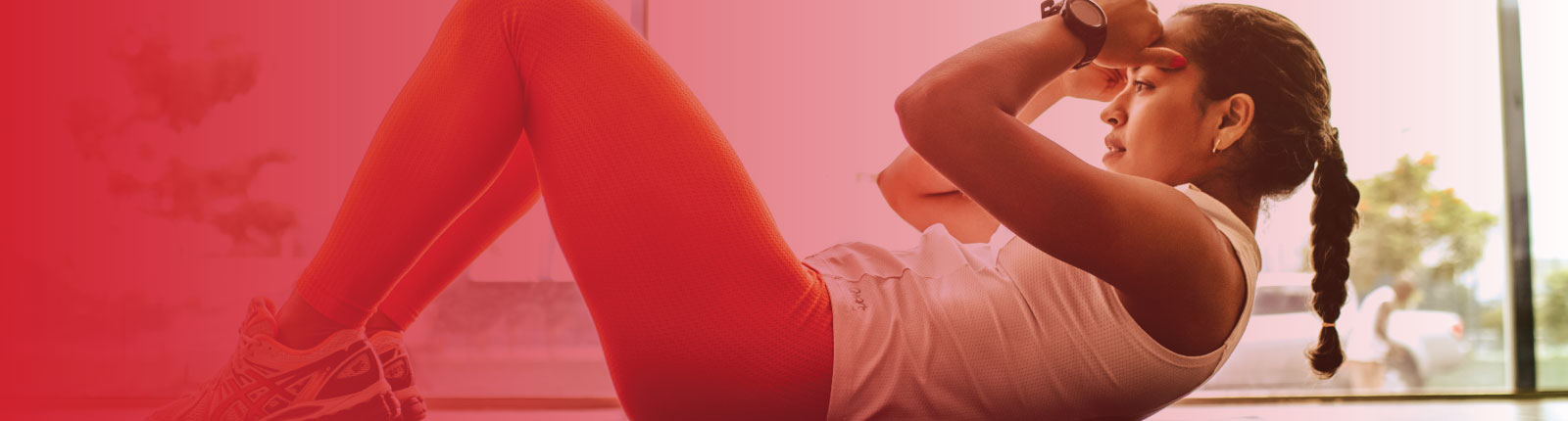 woman in the gym doing crunches